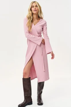 Sukienka dzianinowa midi Gentle Blush