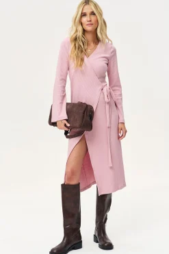 Sukienka dzianinowa midi Gentle Blush