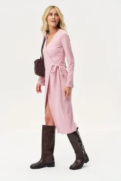 Sukienka dzianinowa midi Gentle Blush