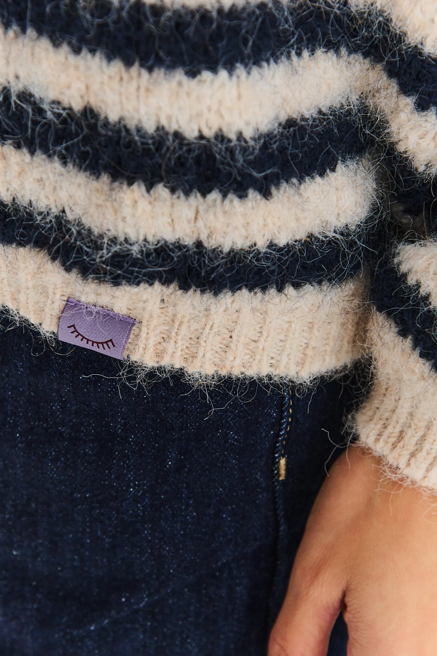 Sweter French Tale