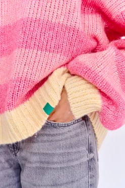 Sweter z wełną Strawberry Cream